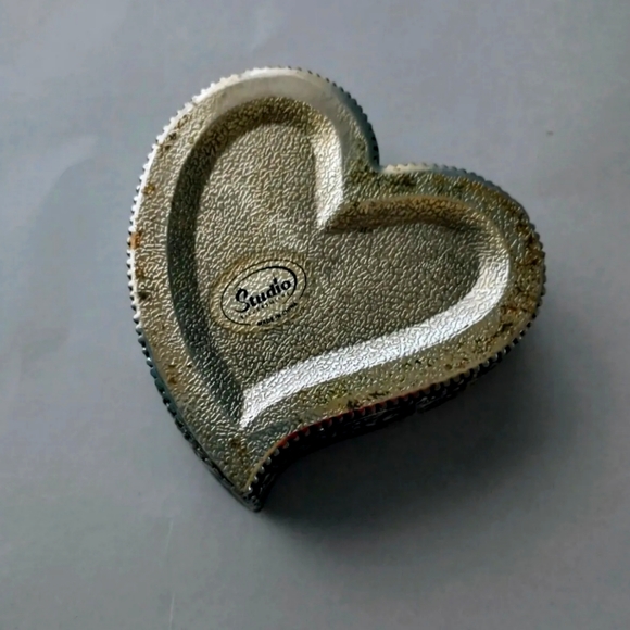 Vintage Studio Silversmith Embossed Heart Shape Trinket Box - Picture 2 of 5